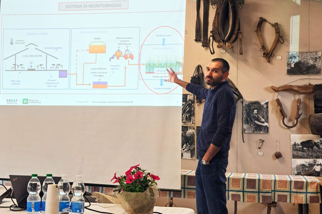 relatore spiega di fronte a slide proiettata con grafico su temi agricoli